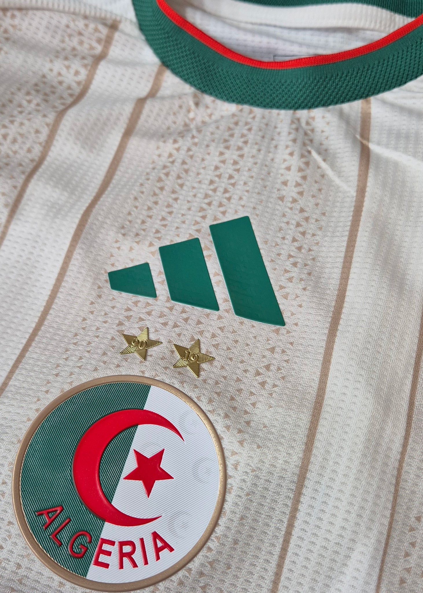 قميص المنتخب الوطني أبيض